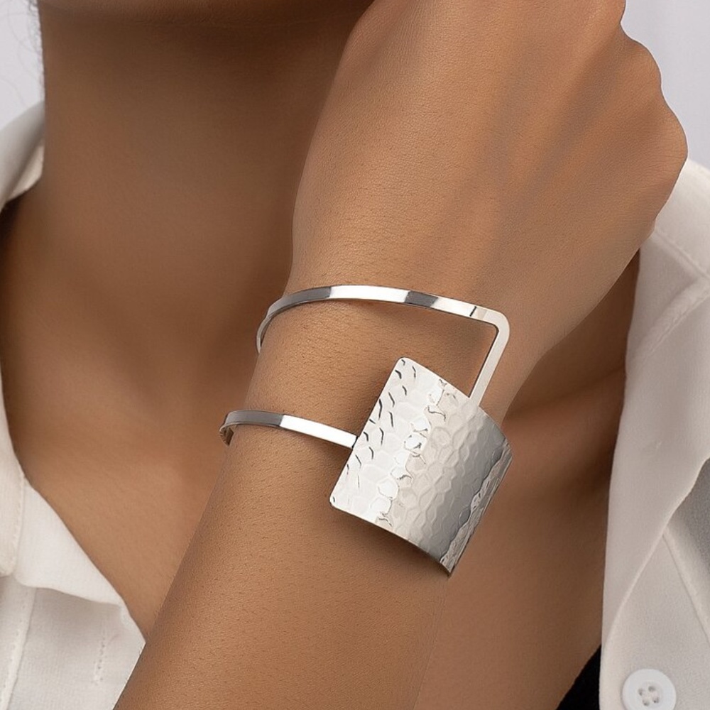 Luxe Textured Bangle Cuff Bracelet - Picture 6 of 6
